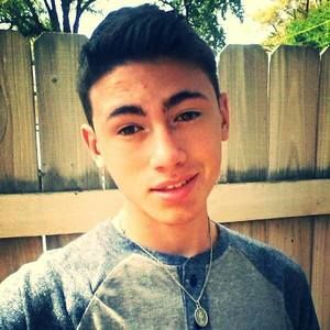 Meet your Posher, Dominic