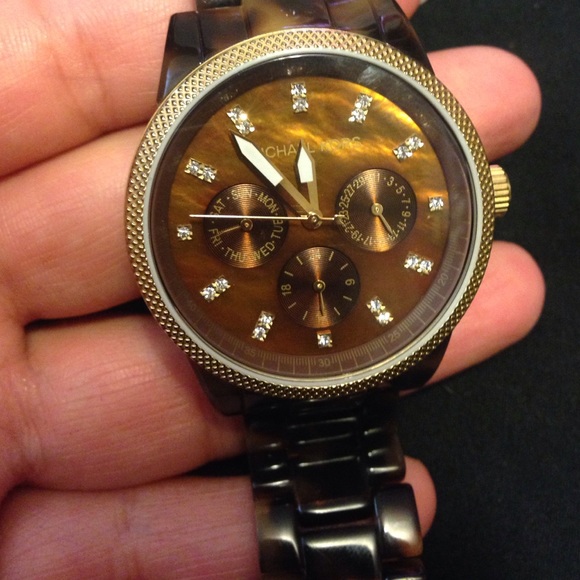 Michael Kors Tortoise watch - Picture 3 of 4