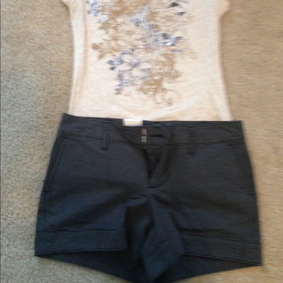 NWT Gap Shorts 2 - Picture 2 of 2