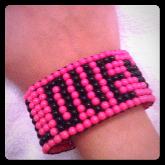 Stretchable Beaded Love bracelet
