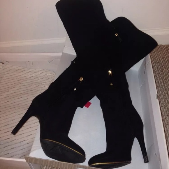 Black thigh heel boots