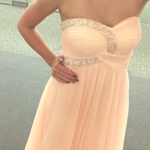 Beautiful Peach Ballgown 🎀✨🎀