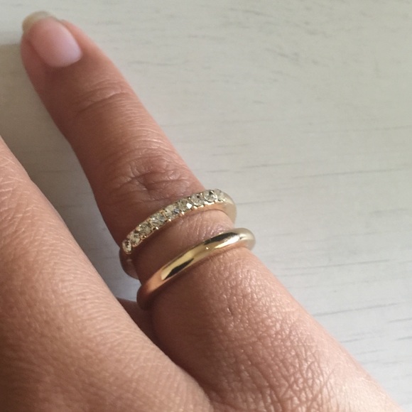 Gold ring with diamonds