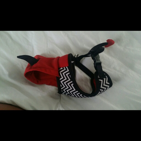 Martha Stewart dog devil harness XS