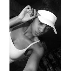 Meet your Posher, Cyerra