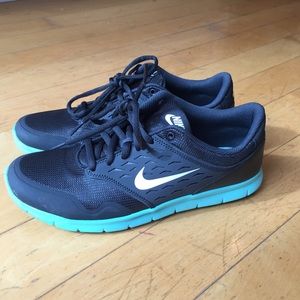 VGUC Nike running shoes size 9