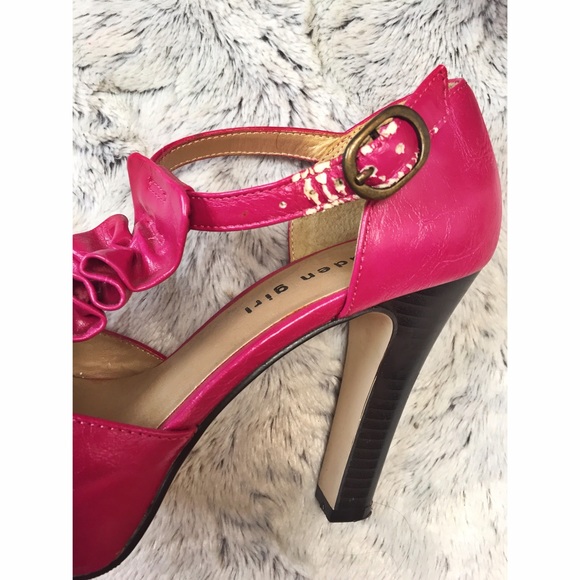 Ruffle Pumps 👠 - Picture 3 of 4