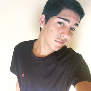 Meet your Posher, Yamil