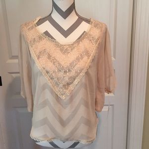 💞🎉BOGO🎉 Sheer lace batwing top