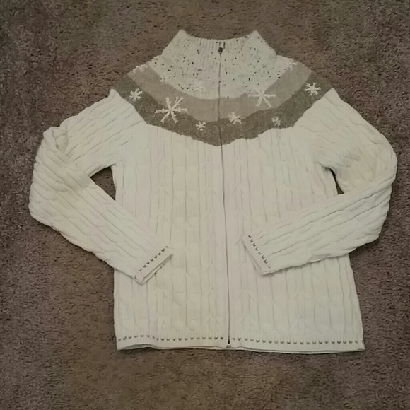 Beautiful sweater with pearl accents