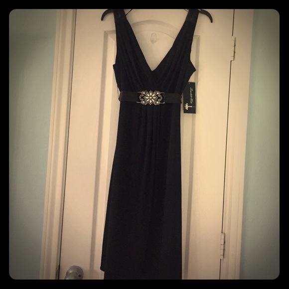 Dresses & Skirts - Black Cocktail Dress