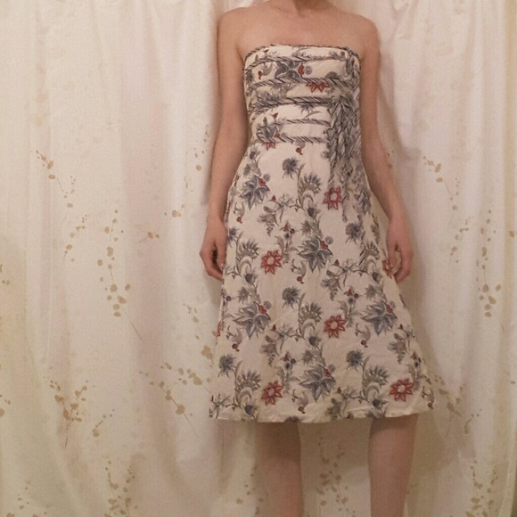 BCBGMaxAzria Dresses & Skirts - Beautiful BCBG red white & blue floral prom dress