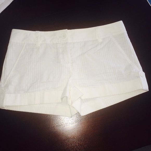 White 100% cotton shorts