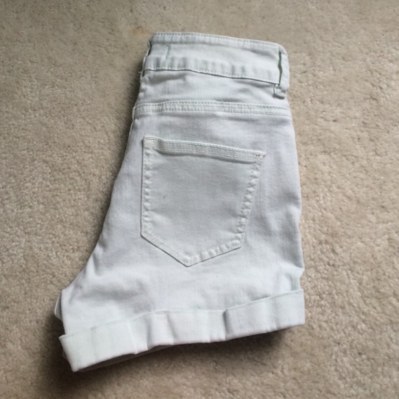 Bullhead high waisted shorts - Picture 2 of 3