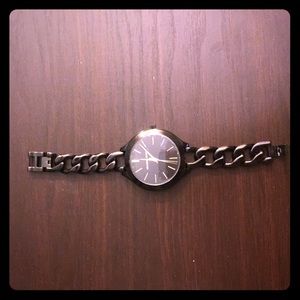 Woman's chain link watch