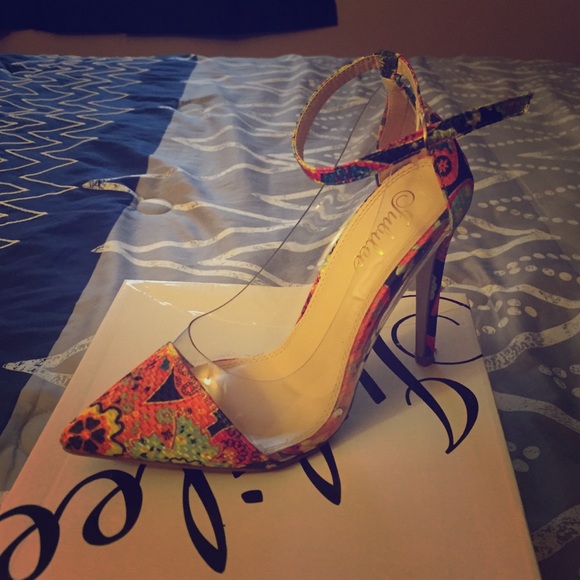 Pointy toe multi color heels