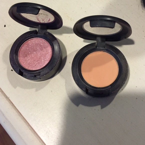 2 Mac eye shadows