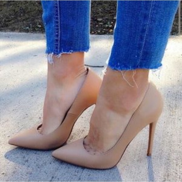 Nude pumps