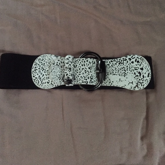 Cheetah print black and white belt - Picture 2 of 2