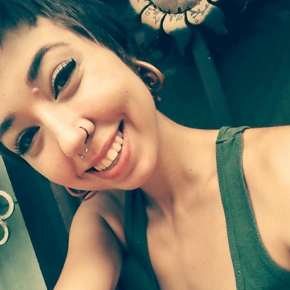 Meet your Posher, Lacey