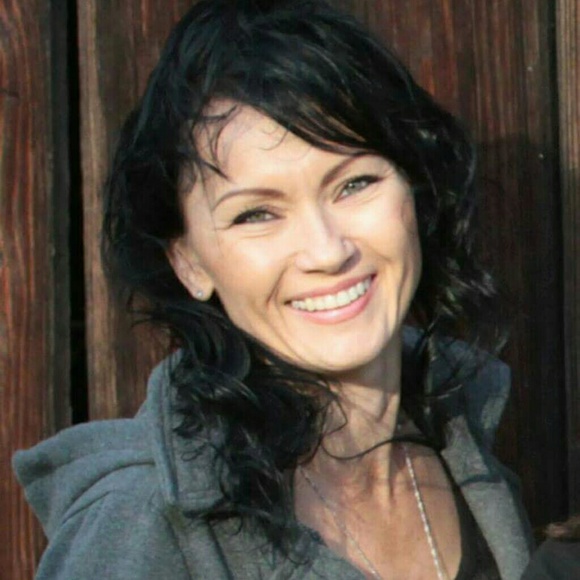 Meet your Posher, Leah - Picture 2 of 4