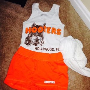 Authentic HOOTERS Halloween costume! Old logo