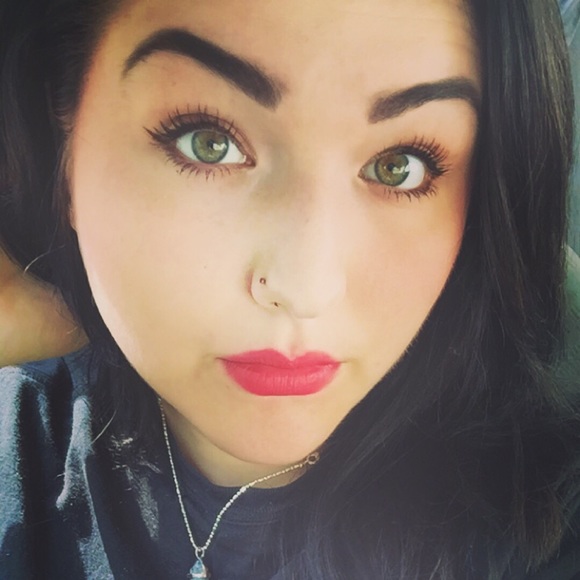 Meet your Posher, Tayler - Picture 4 of 4