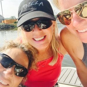 Meet your Posher, Leslie