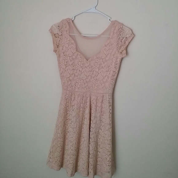 Lace dress with mesh opening