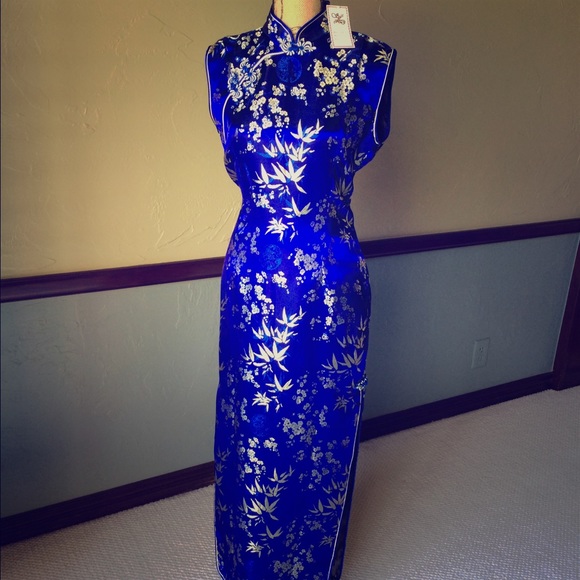 Gold Chinese Dresses