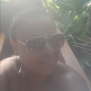 Meet your Posher, Edwina