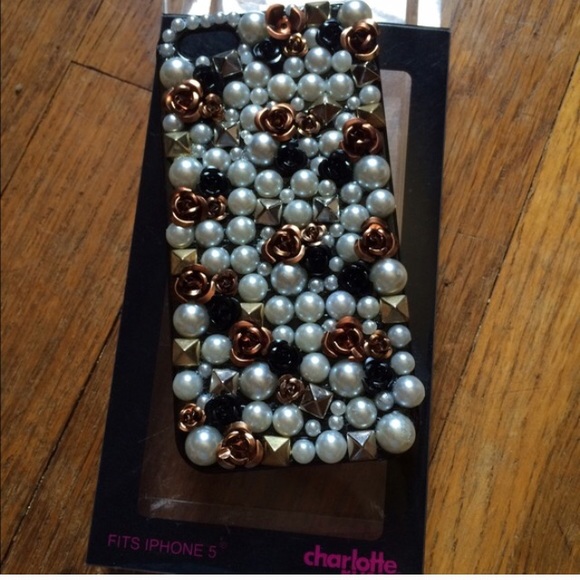 Cell phone bundle 2 cases & a free band
