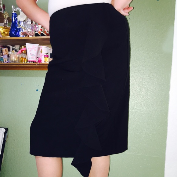 Black pencil skirt super classy ✨