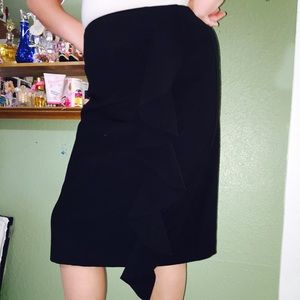 Black pencil skirt super classy ✨