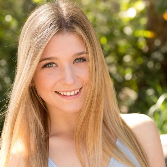 Meet your Posher, Avery