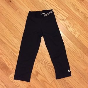 Nike Pro Cropped Athletic Legging