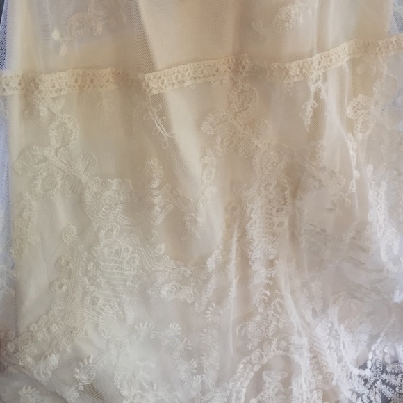 ✨HOST PICK ✨The Lace T Back Dress - Picture 4 of 4