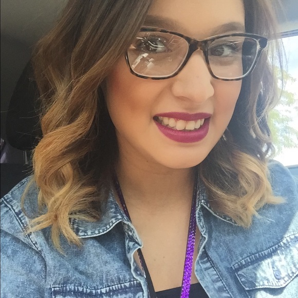 Meet your Posher, Olivia - Picture 1 of 1