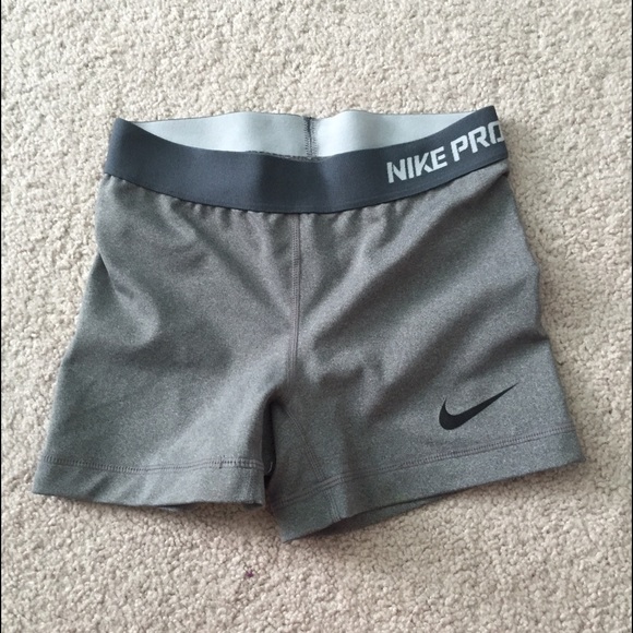 Nike pros compression shorts xs. HOLD