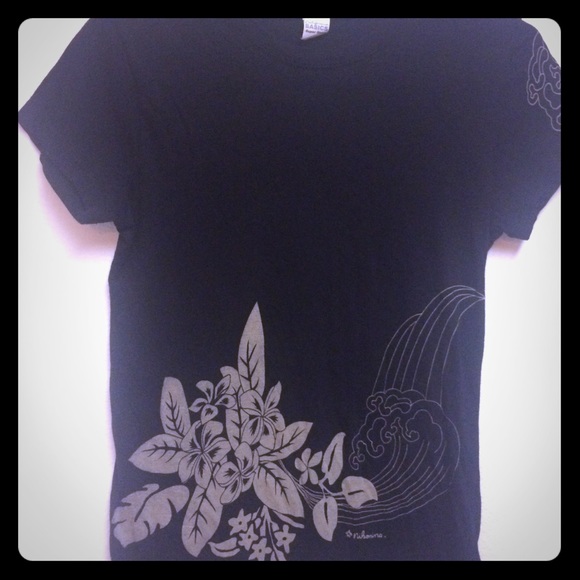 Women's/Juniors Size M black surfer tee