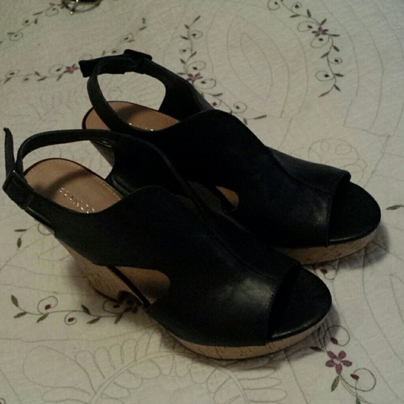 black wedges