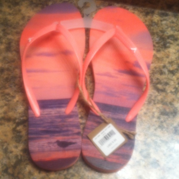 American Eagle Outfitters flip flops. NWT.