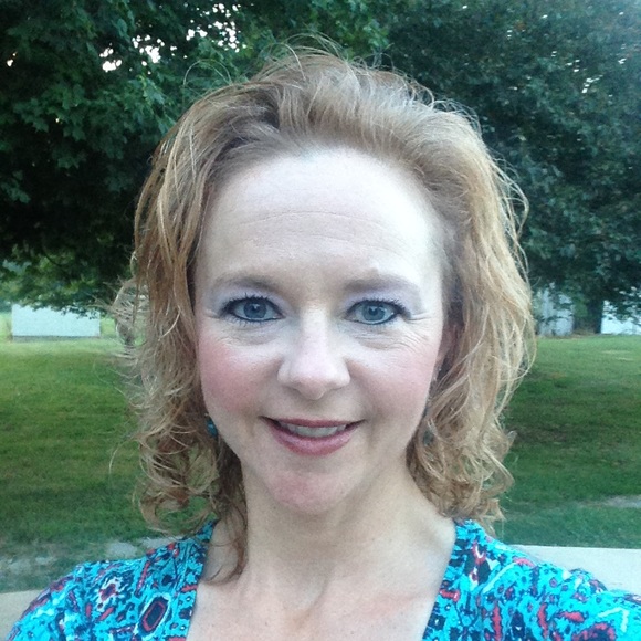 Meet your Posher, Tabitha - Picture 1 of 1