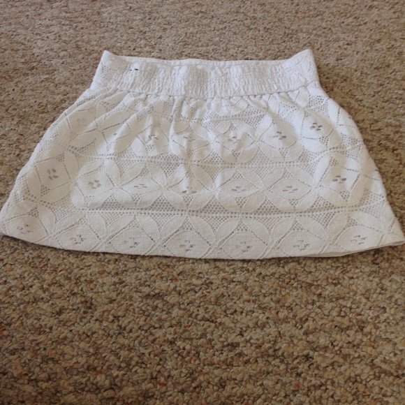 White skirt - Picture 2 of 2