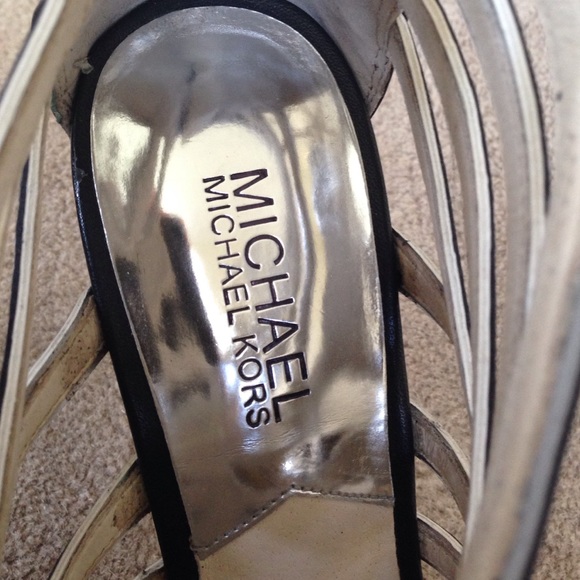 Michael Kors size 7.5. NEW!! - Picture 2 of 4