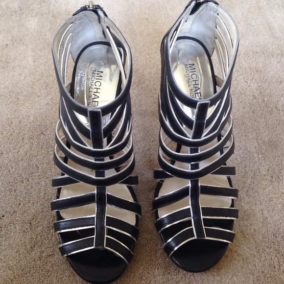 Michael Kors size 7.5. NEW!! - Picture 3 of 4