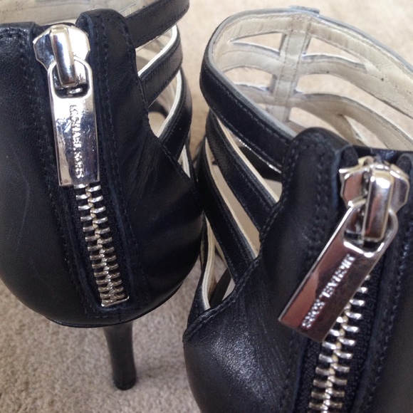 Michael Kors size 7.5. NEW!! - Picture 4 of 4