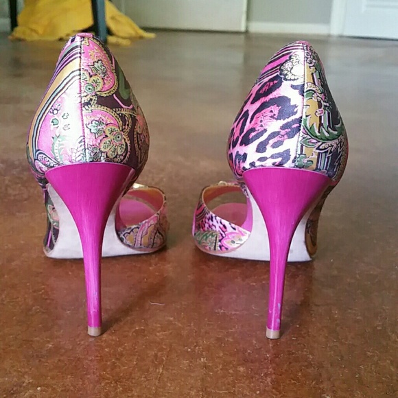 Carlos Santana pink print heals - Picture 2 of 4