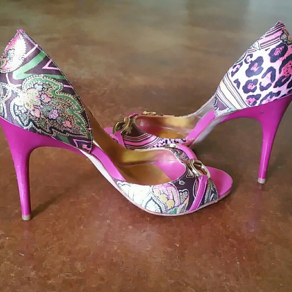 Carlos Santana pink print heals - Picture 3 of 4