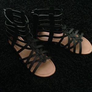 💥Black gladiator sandals💥 size runs big